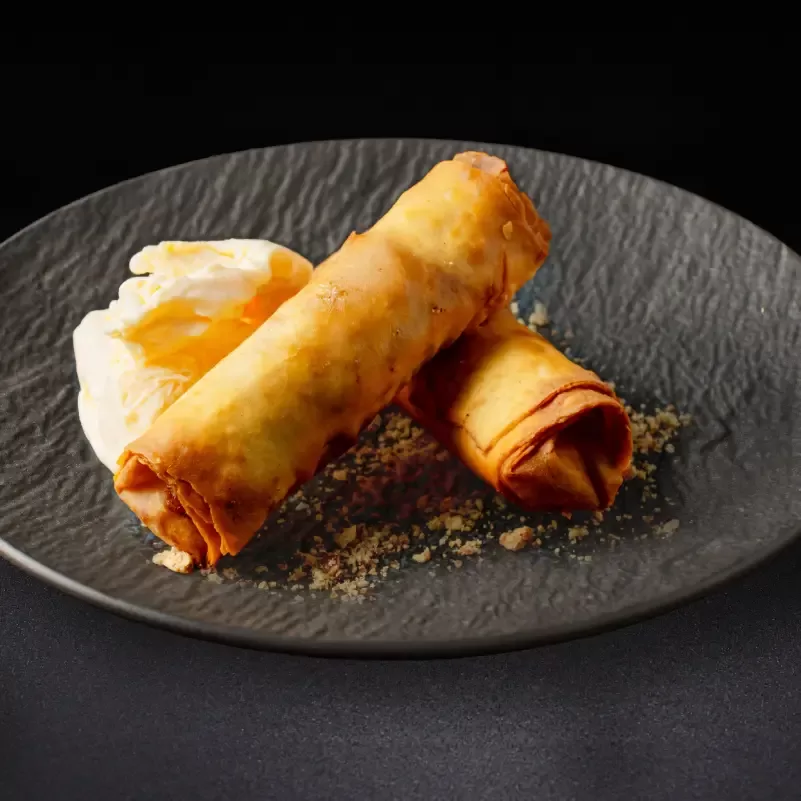 Crispy rolls made from seasonal fruit